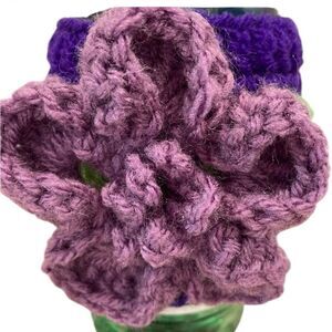 NWT Angelas Designs hand crocheted cup bottle or can cozy with flower accent